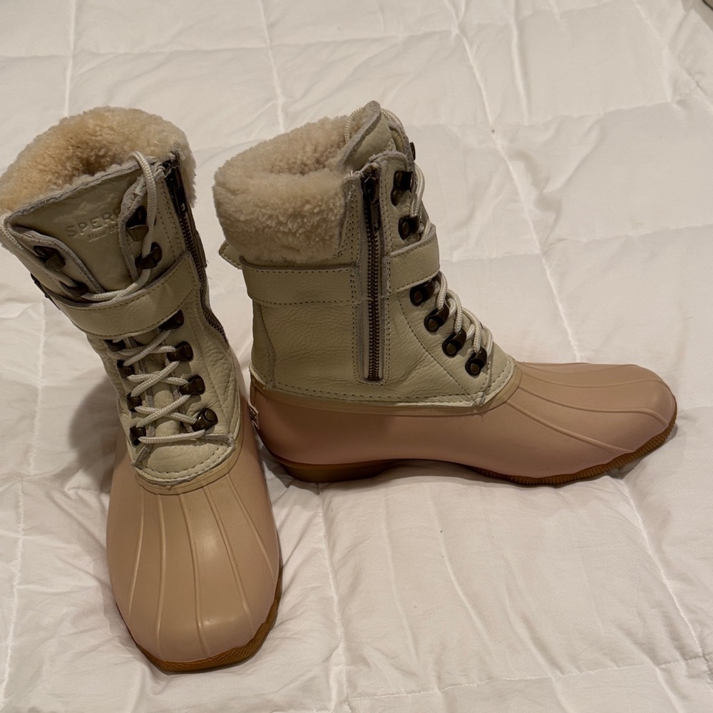 Sperry Women's Pale Pink Rubber and Leather Ivory Winter Boots